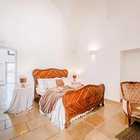 Masseria Samali 14&4, Emma Βίλα *